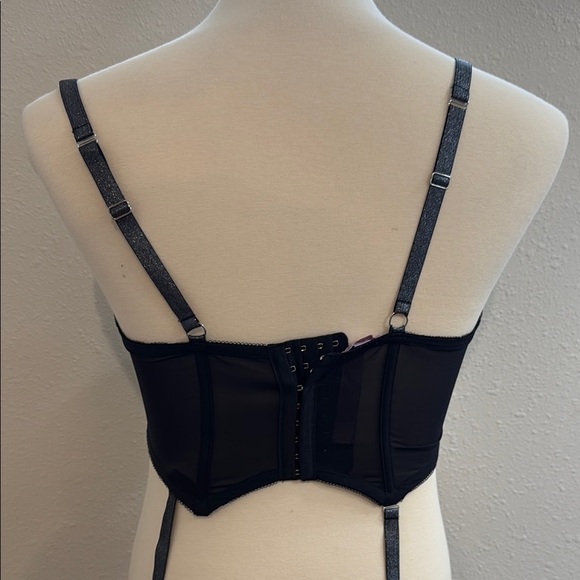 Savage X Fenty Black Lace Bra with Intricate Floral Patterns - Picture 4 of 8